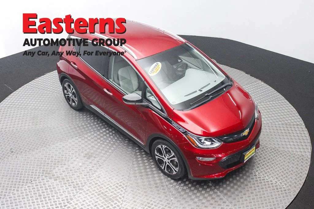 Used 2018 Red Chevrolet Premier image 3