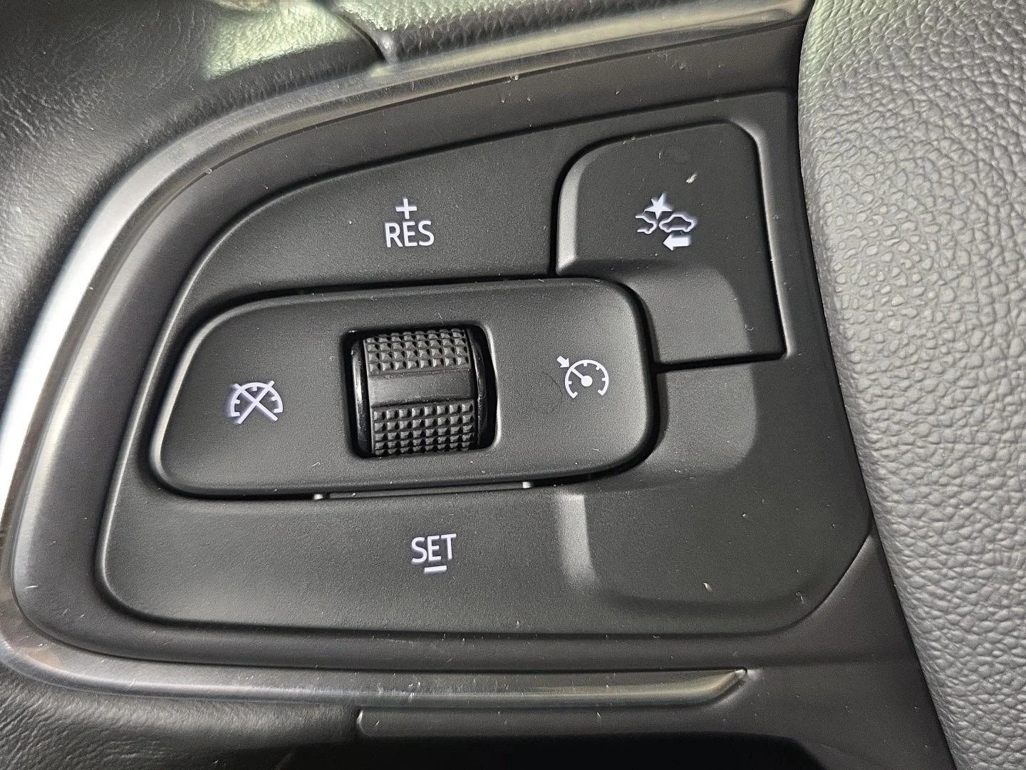 Used 2023 Sapphire Metallic Buick Select image 19
