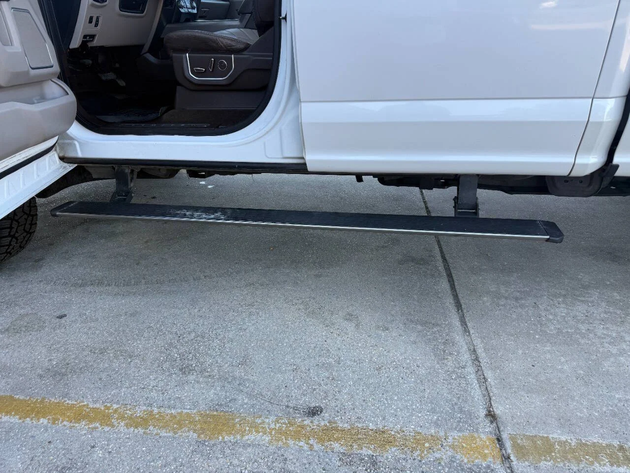 Used 2018 Off White Ford Limited 4x4 4dr Crew Cab 6.8 ft. SB SRW Pickup image 12