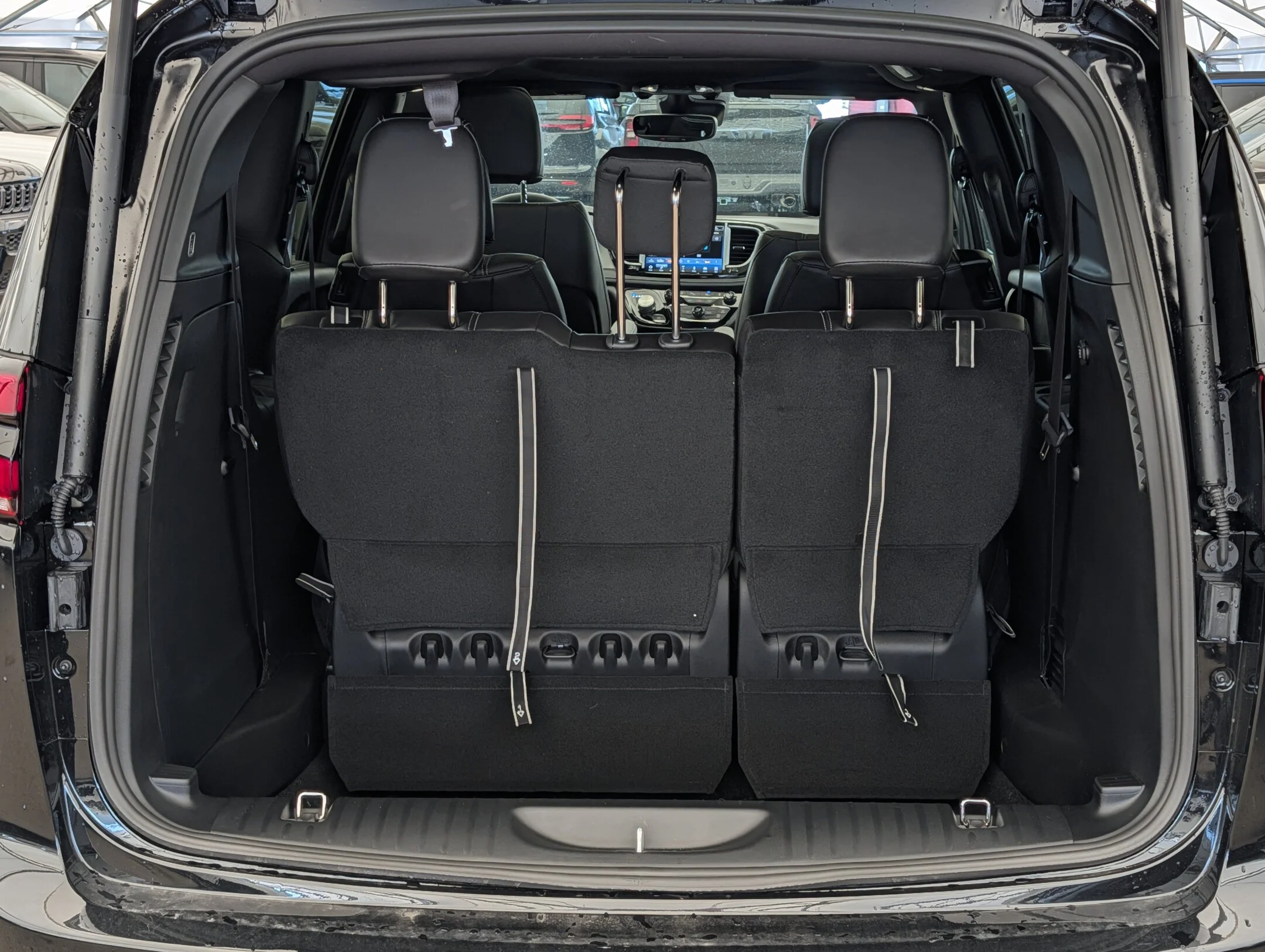 New 2027 Black Chrysler Select - - AWD - Adaptive Cruise Control - Blind Spot Monitor & More! image 29