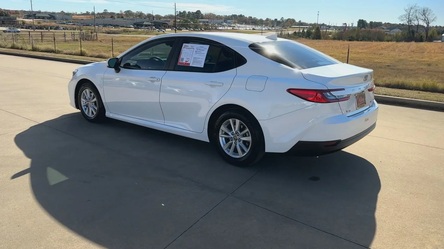 Used 2025 Ice Toyota LE image 7