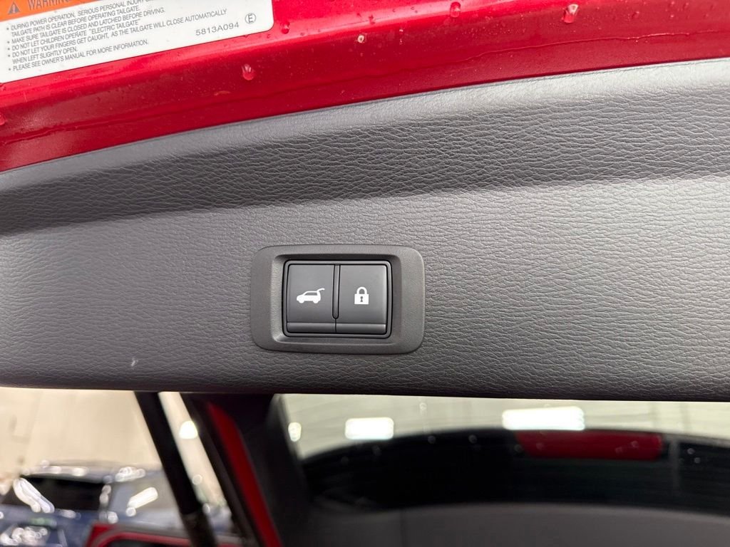 Used 2024 Red Mitsubishi  image 18