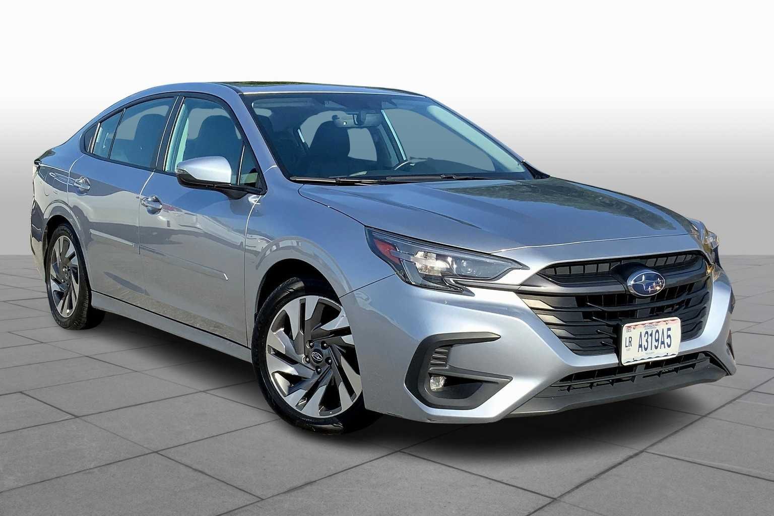 Used 2023 Ice Silver Metallic Subaru Limited image 3