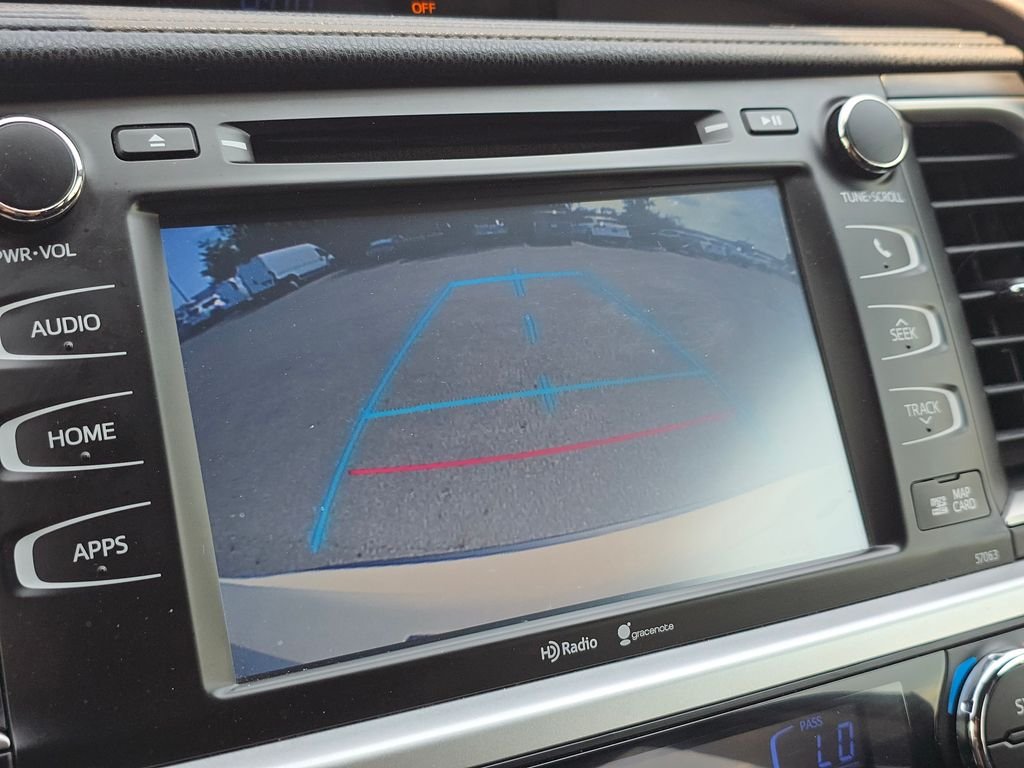 Used 2014 White Toyota XLE V6 image 34