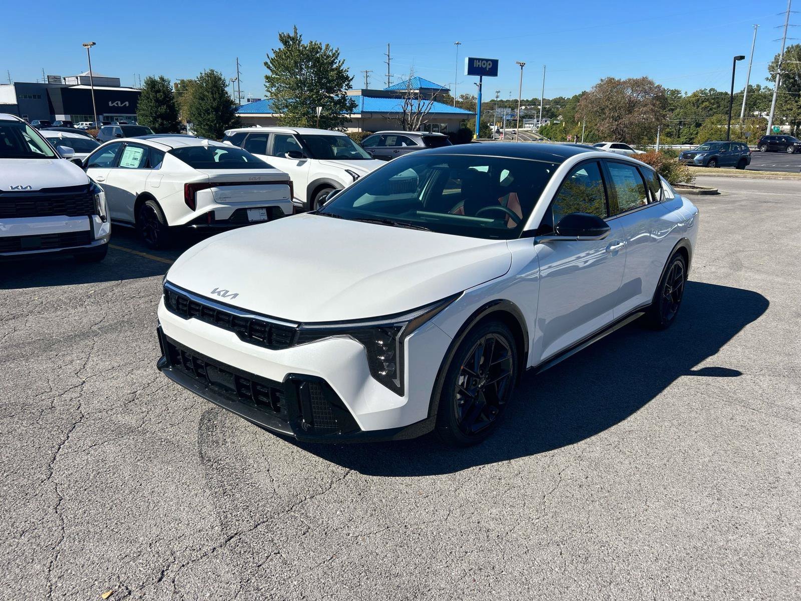 New 2027 Snow White Pearl Kia GT-Line image 7