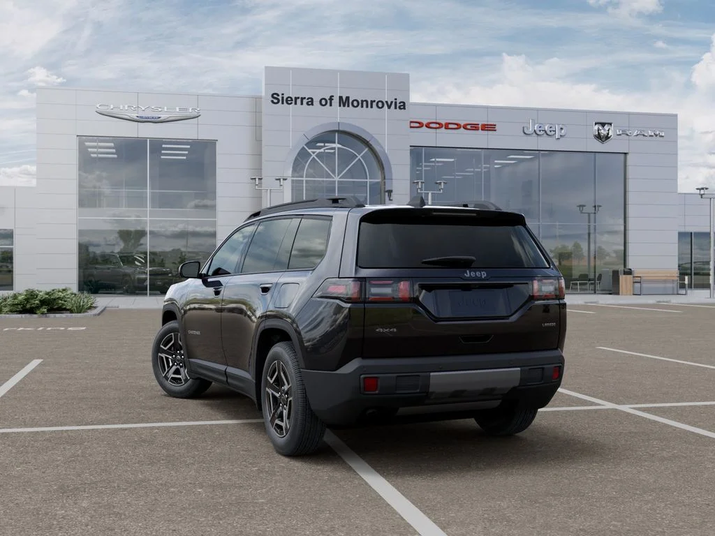 New 2026 Diamond Black Crystal Pearl-Coat Exterior Paint Jeep Laredo image 3