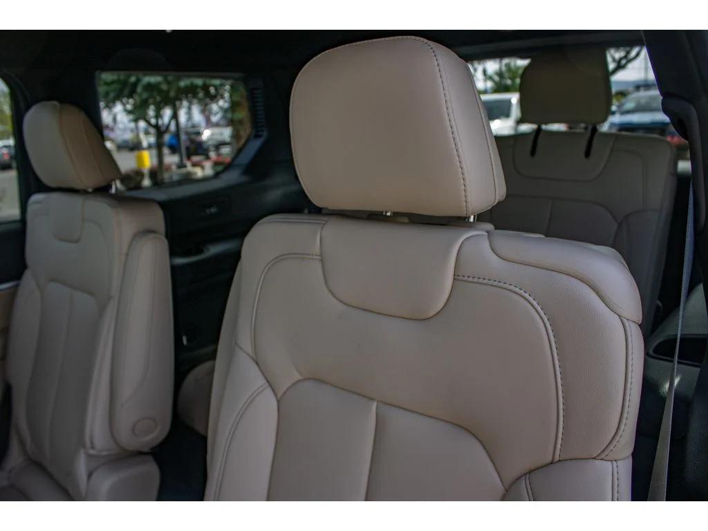 New 2026 Bright White Clear-Coat Exterior Paint Jeep Limited image 22