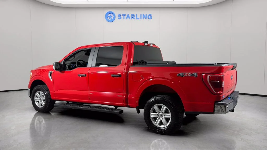 Used 2021  Ford XL image 4