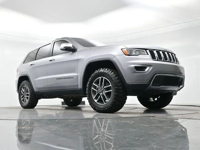 Used 2020 Billet Silver Metallic Clearcoat Jeep Limited image 23