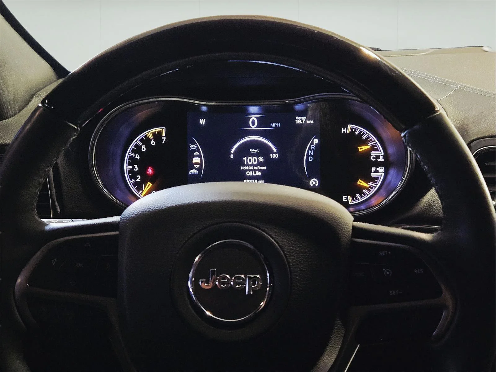 Used 2019 Diamond Black Crystal Pearlcoat Jeep Overland image 18