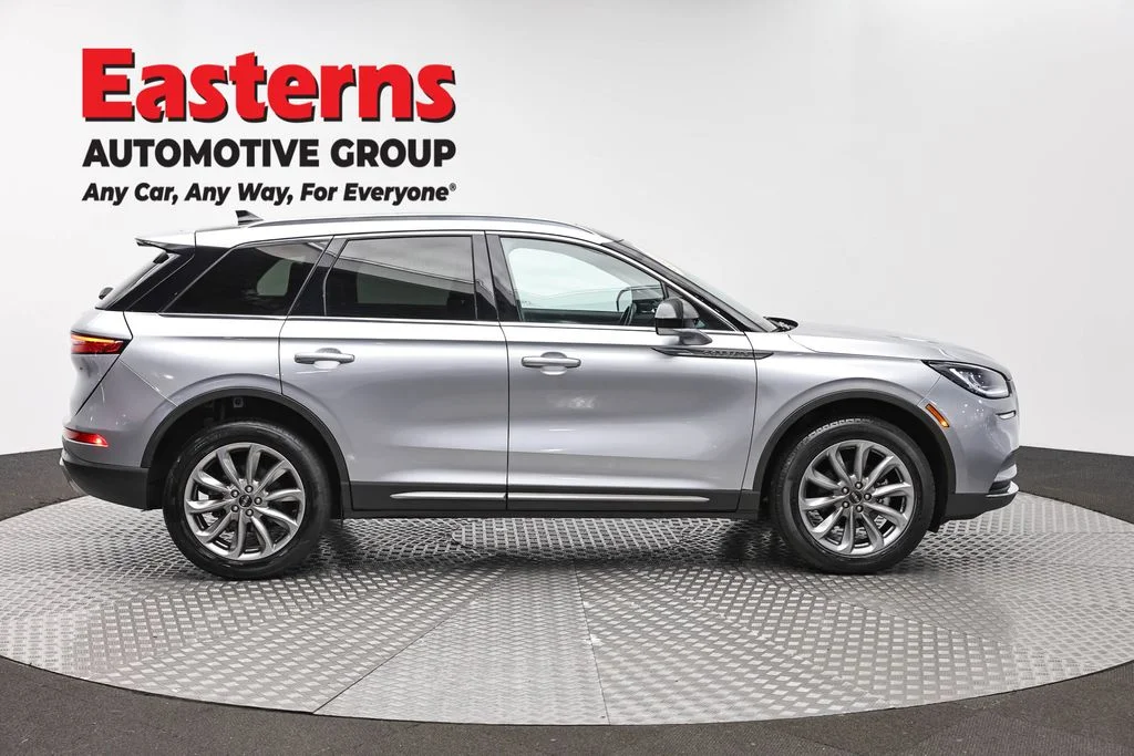 Used 2022 Silver Lincoln Standard image 4