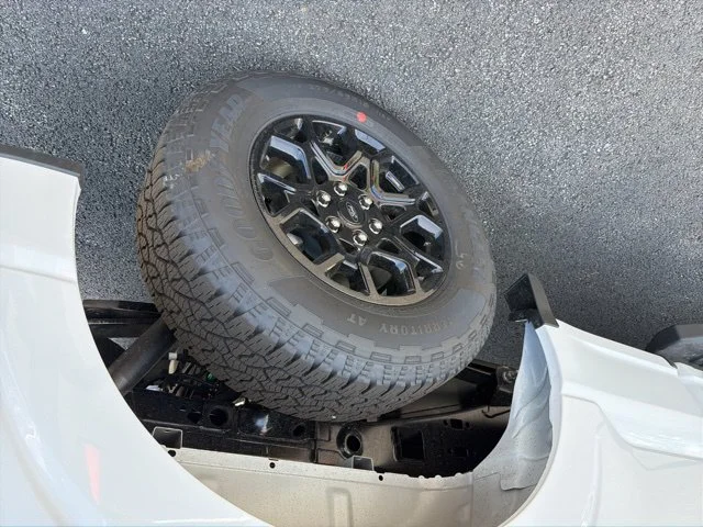 New 2026 Oxford White Ford XLT image 7