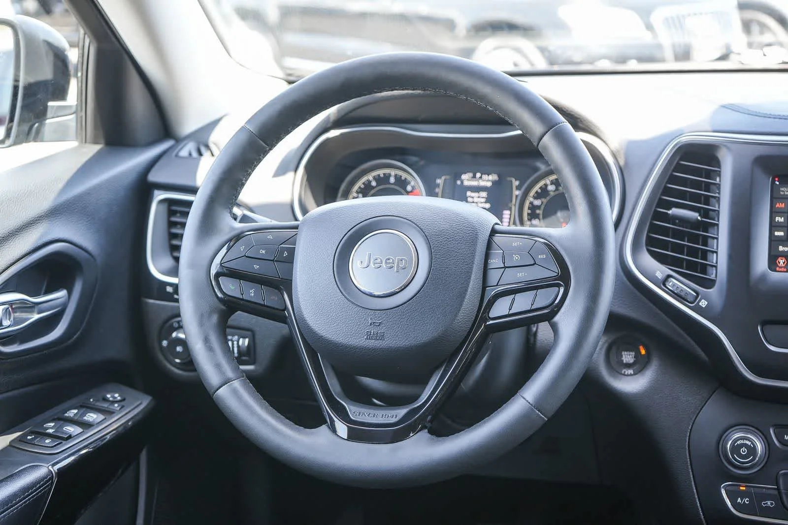 Used 2021 Diamond Black Crystal Pearlcoat Jeep Altitude image 16