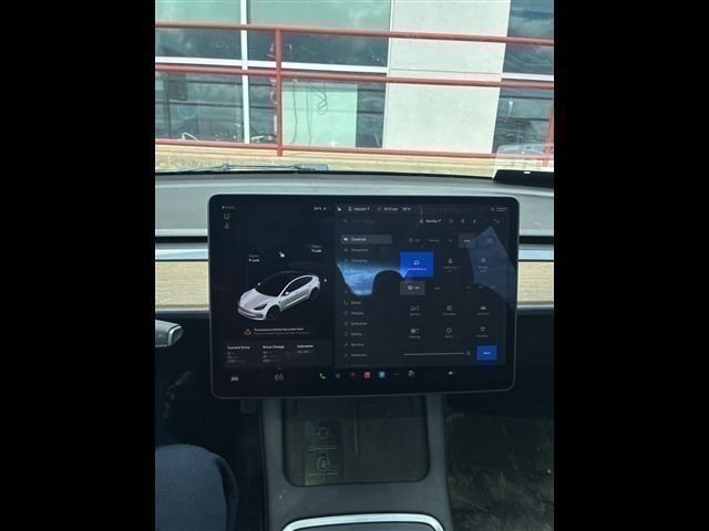 Used 2021  Tesla Standard Range Plus image 12