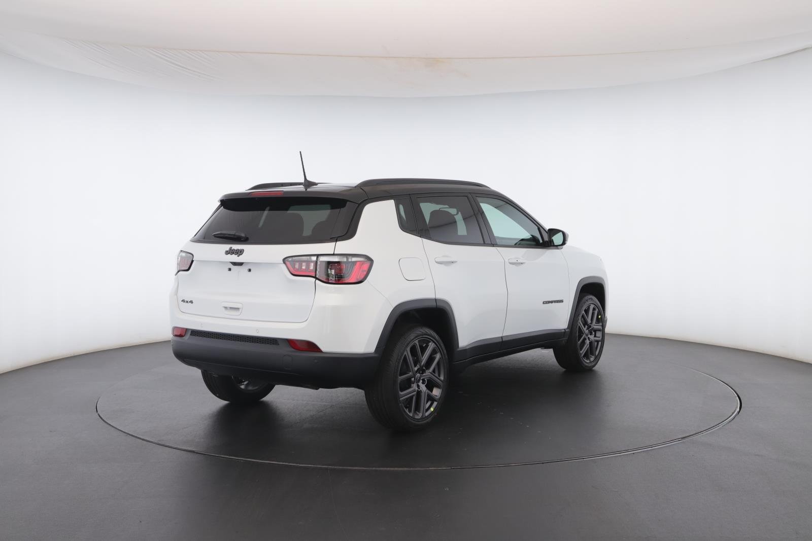 New 2026 Bright White Clear-Coat Exterior Paint Jeep Limited Altitude 4x4 image 26