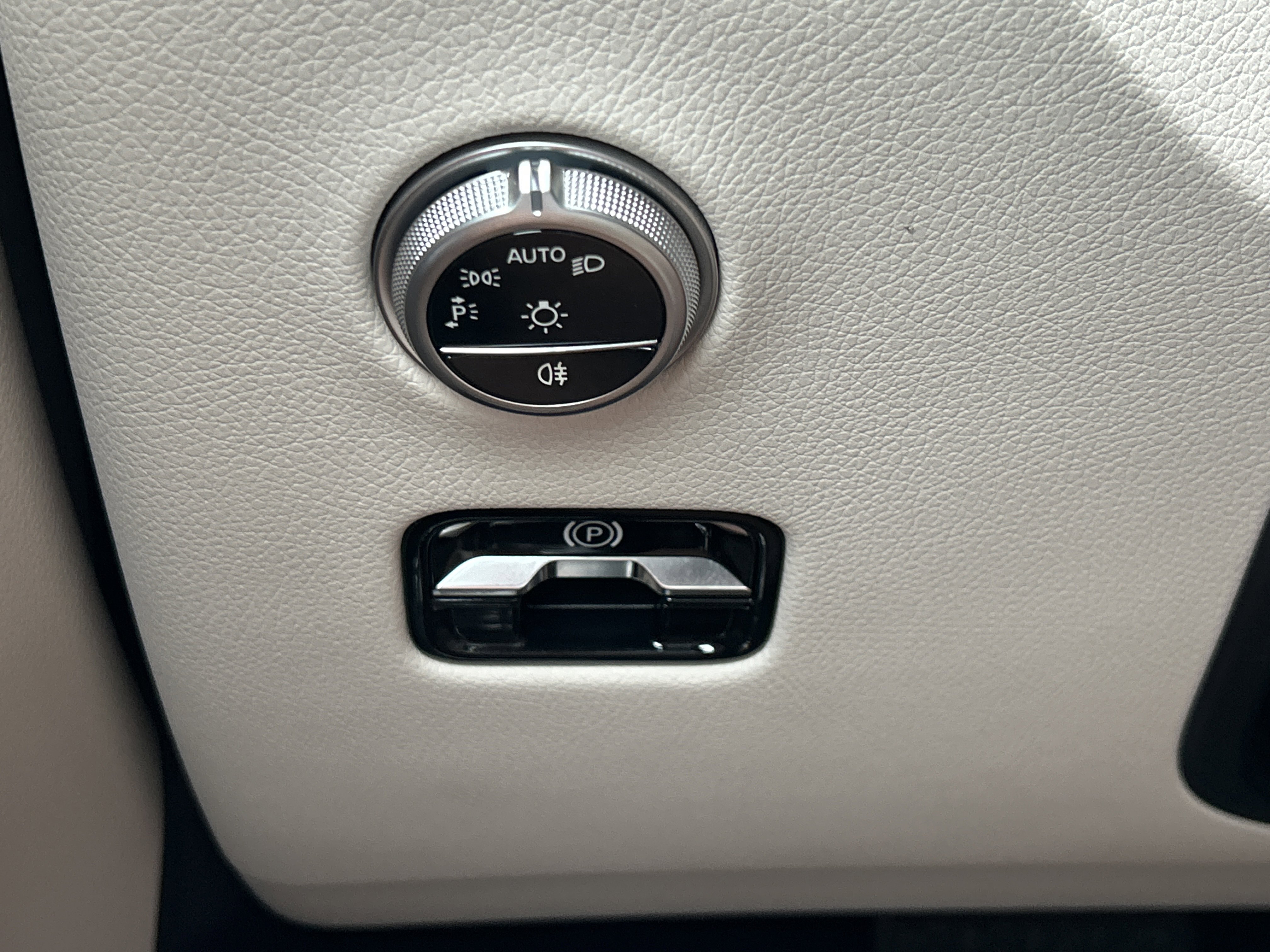 New 2026 MANUFAKTUR Moonlight White Metallic Mercedes-Benz GLC 300 SUV image 23