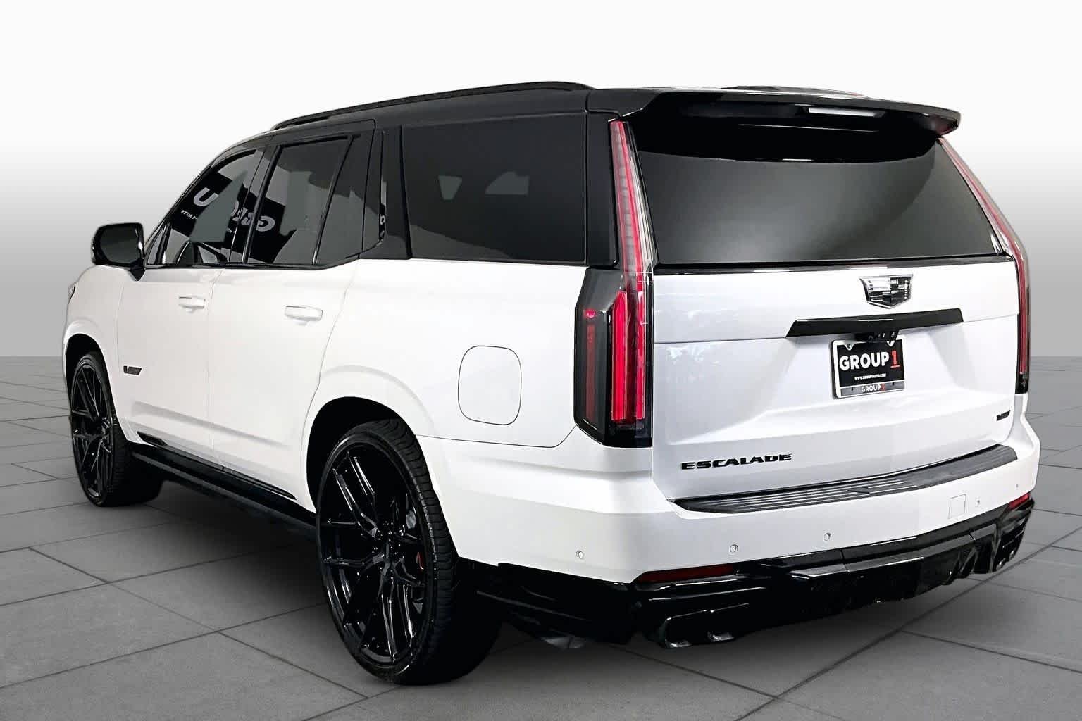 Used 2025 Crystal White Tricoat Cadillac Escalade-V image 11