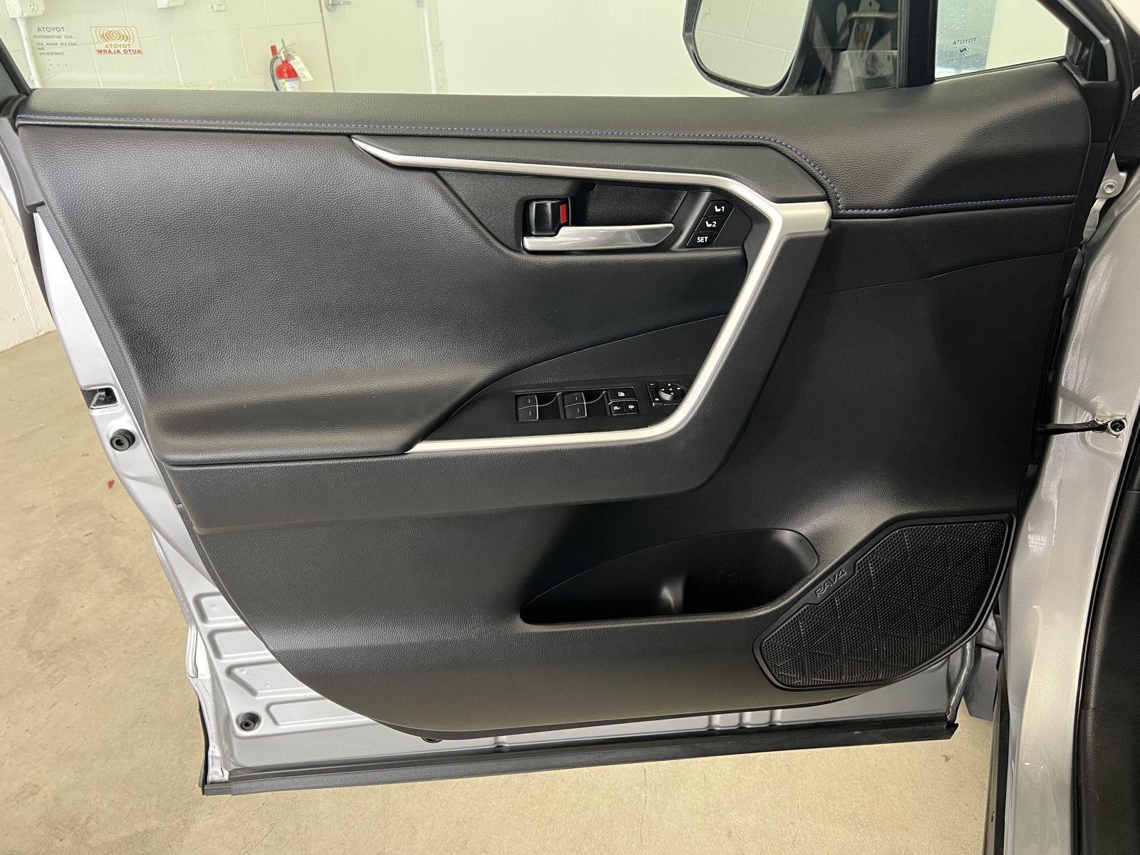 2024 Toyota RAV4 XSE - Photo 11