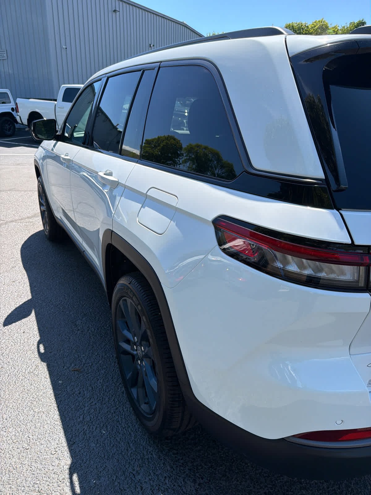 New 2026 Bright White Clear-Coat Exterior Paint Jeep 85th Anniversary Edition image 13