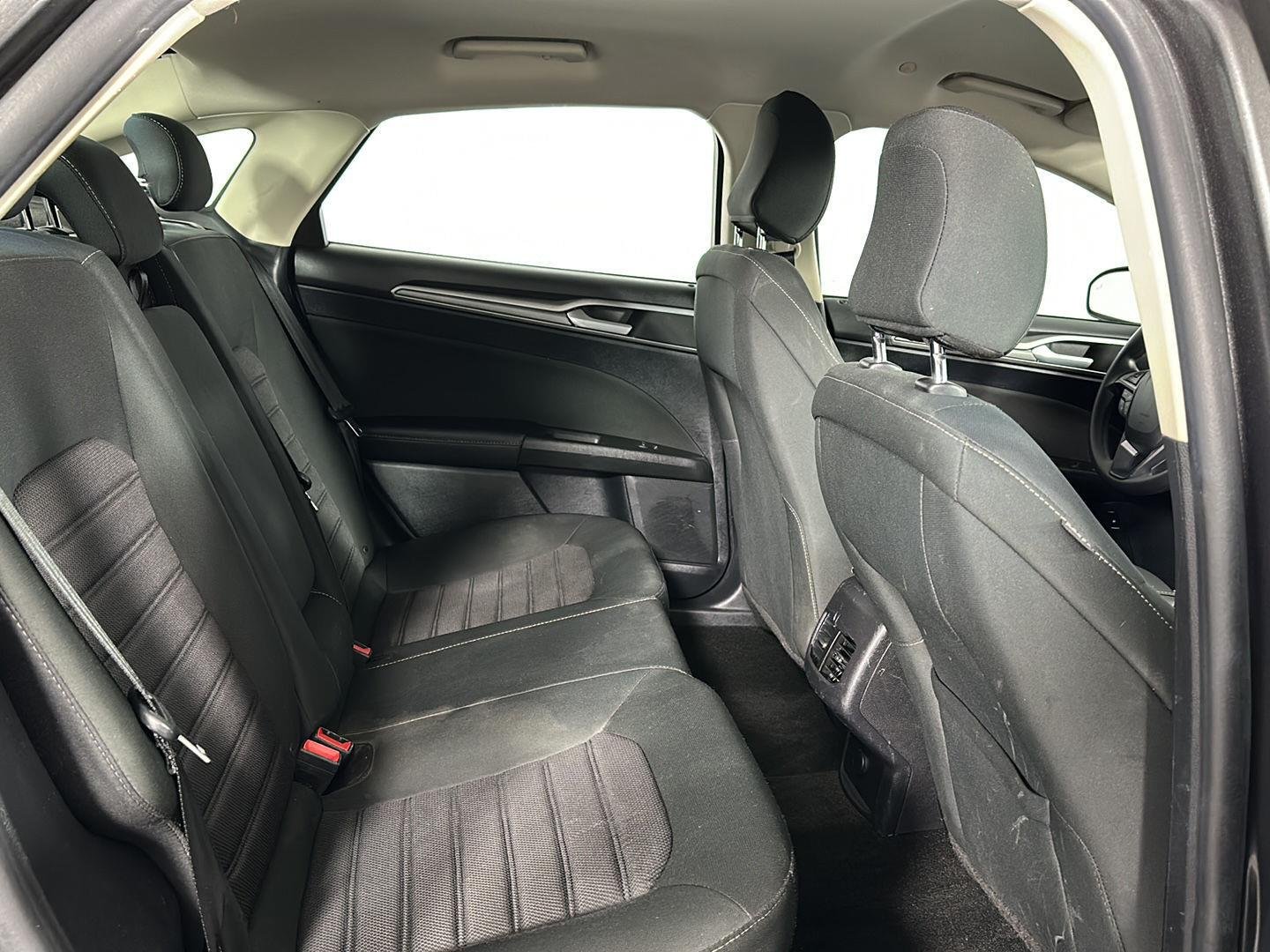 Used 2020 Magnetic Ford SE image 23