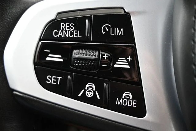 Used 2021 Black BMW M550i xDrive image 18