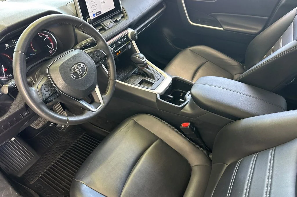 2025 Toyota RAV4 XLE Premium - Photo 10