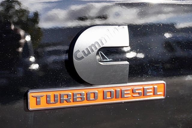 New 2026 Diamond Black Crystal Pearl-Coat Exterior Paint RAM Laramie Night Edition image 13