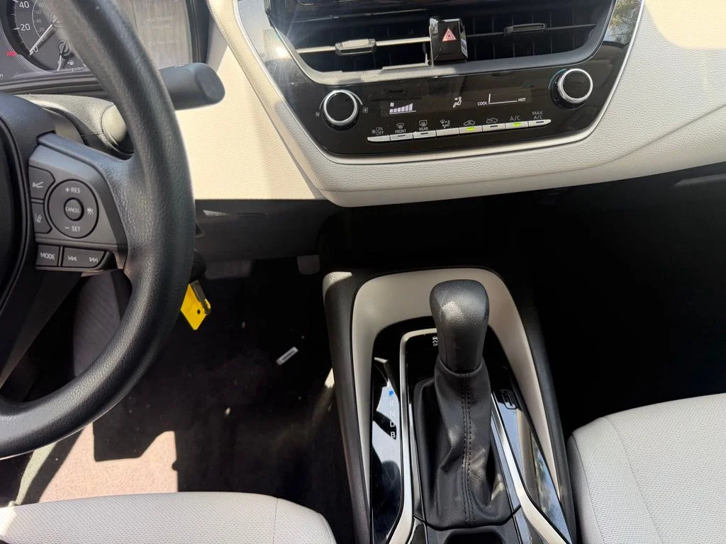 Used 2021 White Toyota L image 22