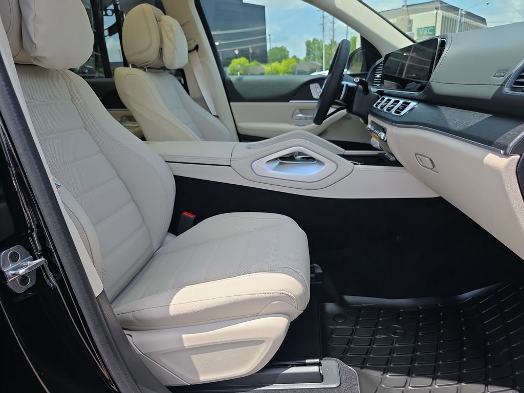 New 2026 Black Mercedes-Benz GLS 450 image 17
