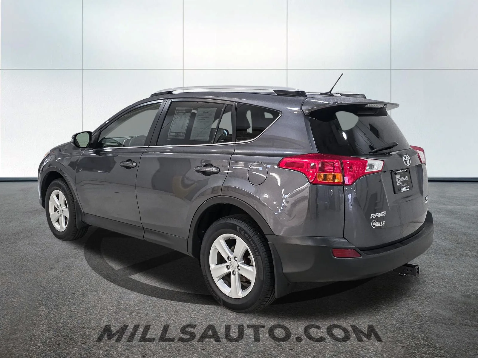 Used 2014 Gray Toyota XLE image 4
