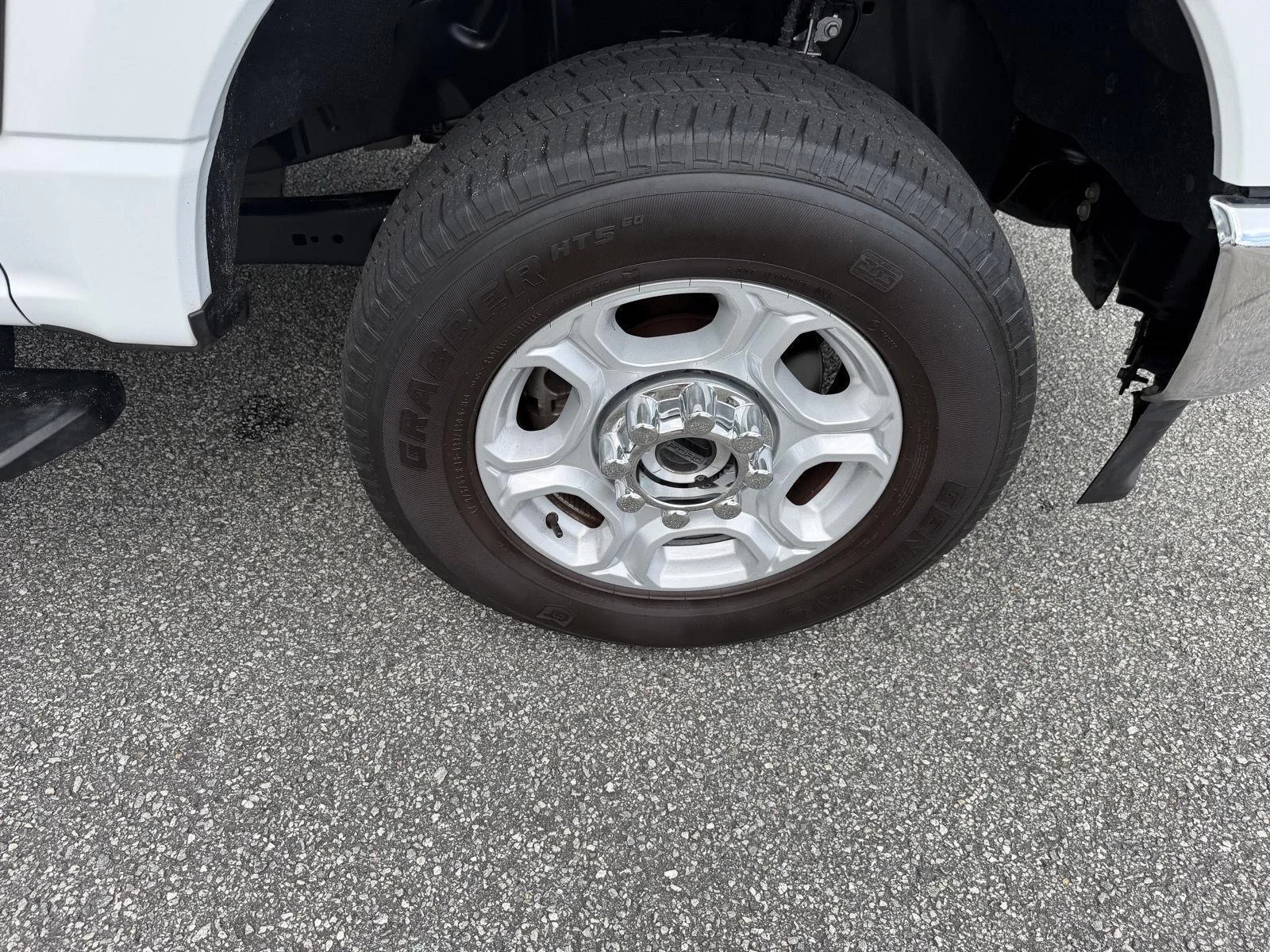 Used 2025 Oxford White Ford XLT image 36