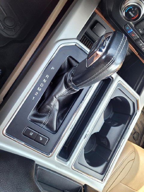 Used 2015  Ford Lariat image 21