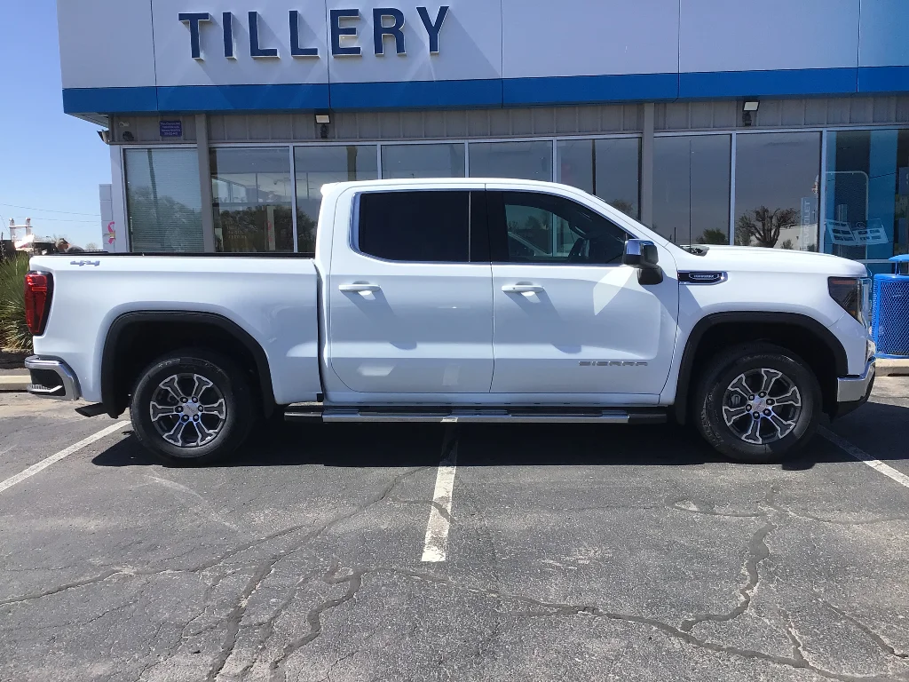 New 2026 Summit White GMC SLE image 1