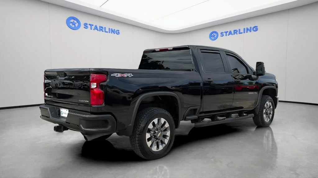 Used 2025 Black Chevrolet Custom image 9