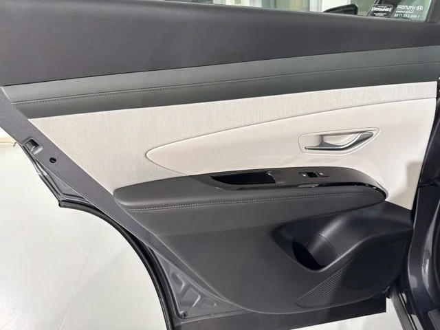 Used 2025  Hyundai Limited image 17