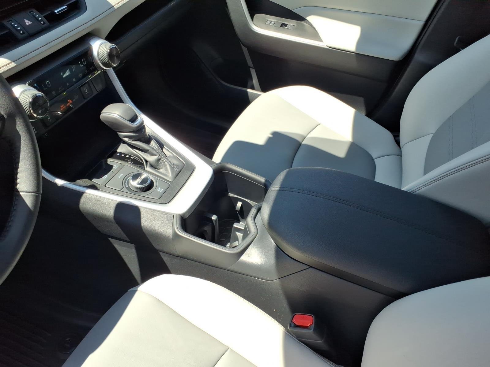 Used 2025 Magnetic Gray Metallic Toyota Hybrid XLE Premium image 23