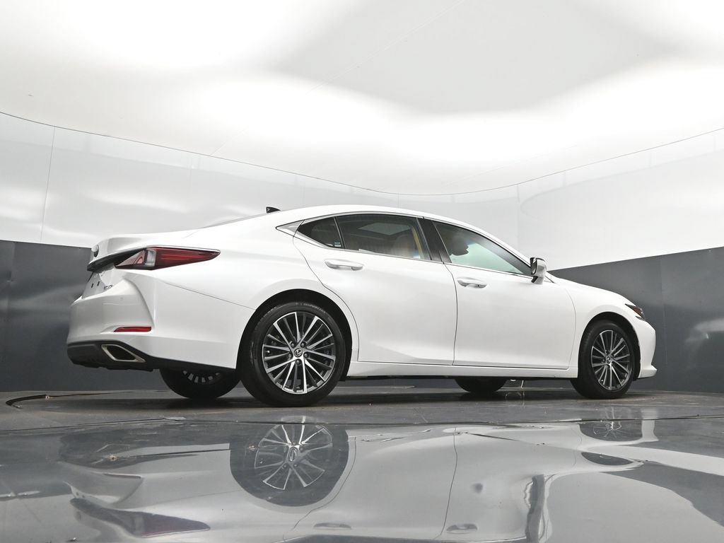 Used 2024 White Lexus 350 image 42