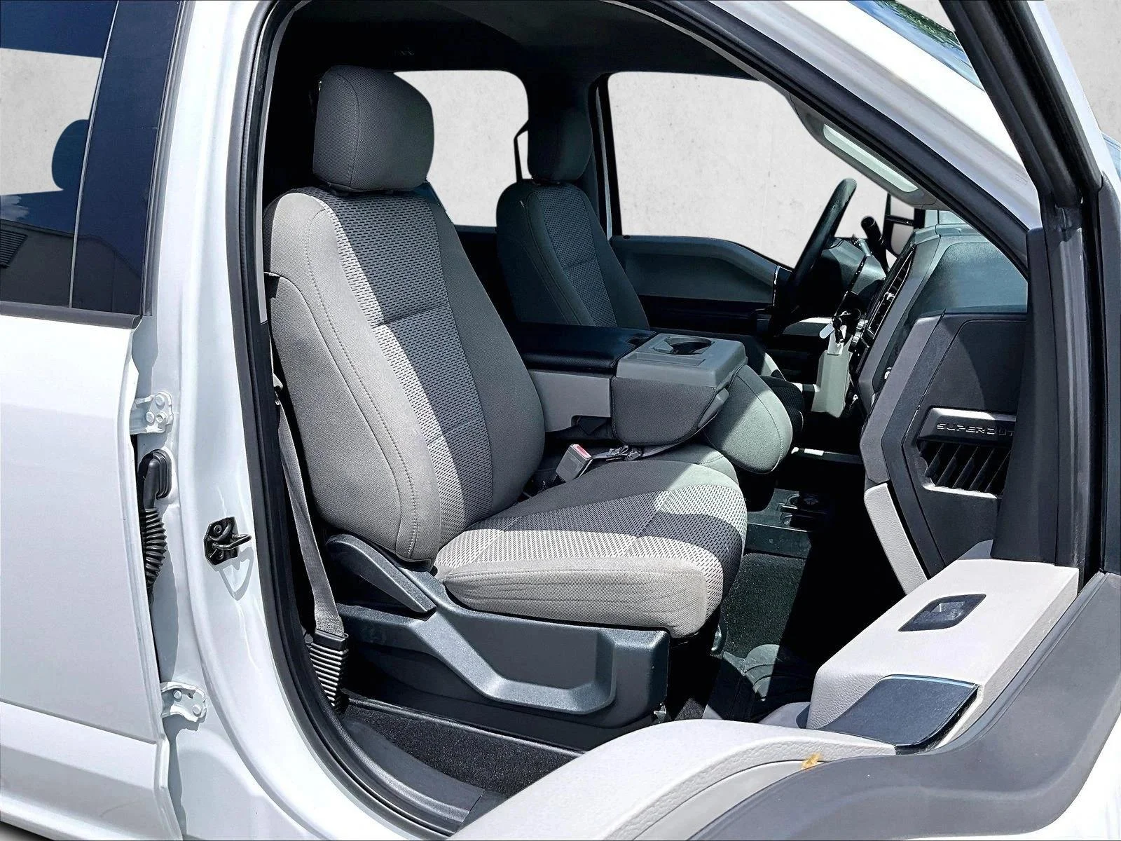 Used 2017 Oxford White Ford XLT image 9