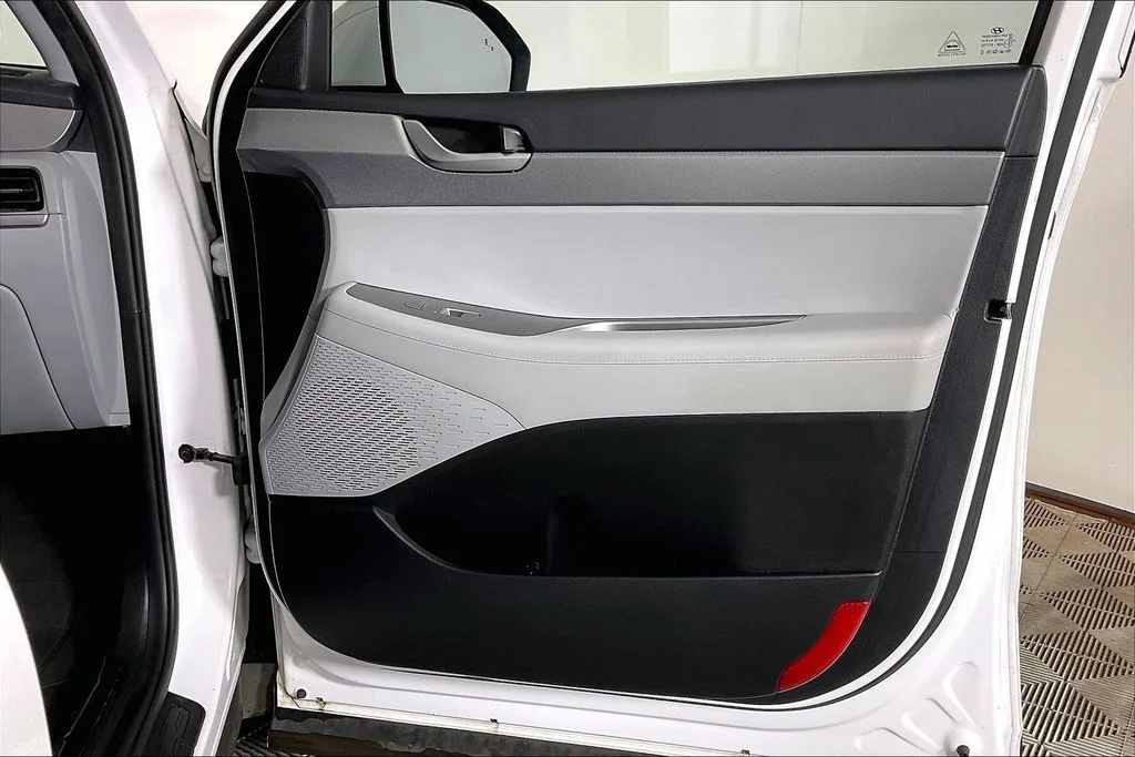 Used 2021 White Hyundai SEL image 23