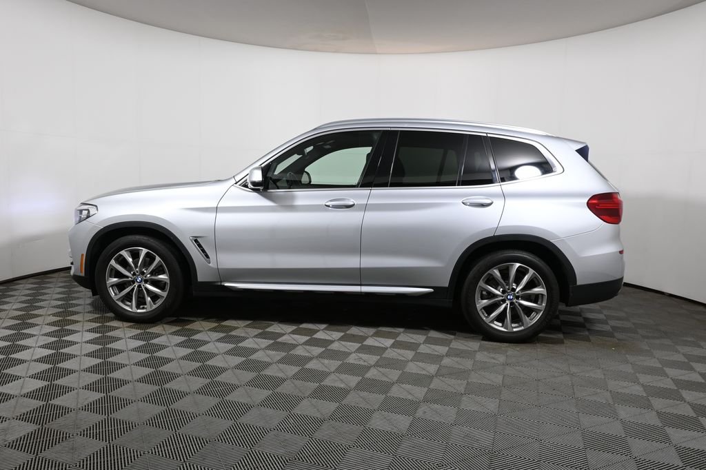 Used 2018 Silver BMW xDrive30i image 2