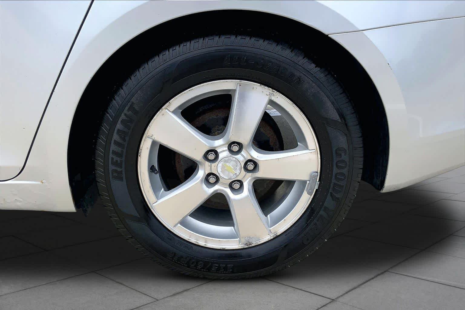 Used 2013 Silver Ice Metallic Chevrolet LT image 11