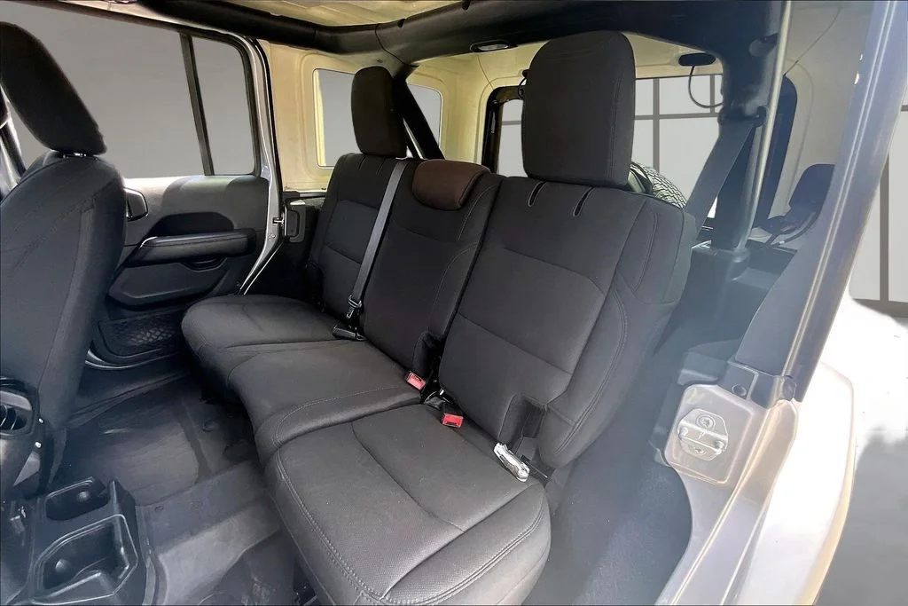 Used 2019 Silver Jeep Unlimited Sahara image 20