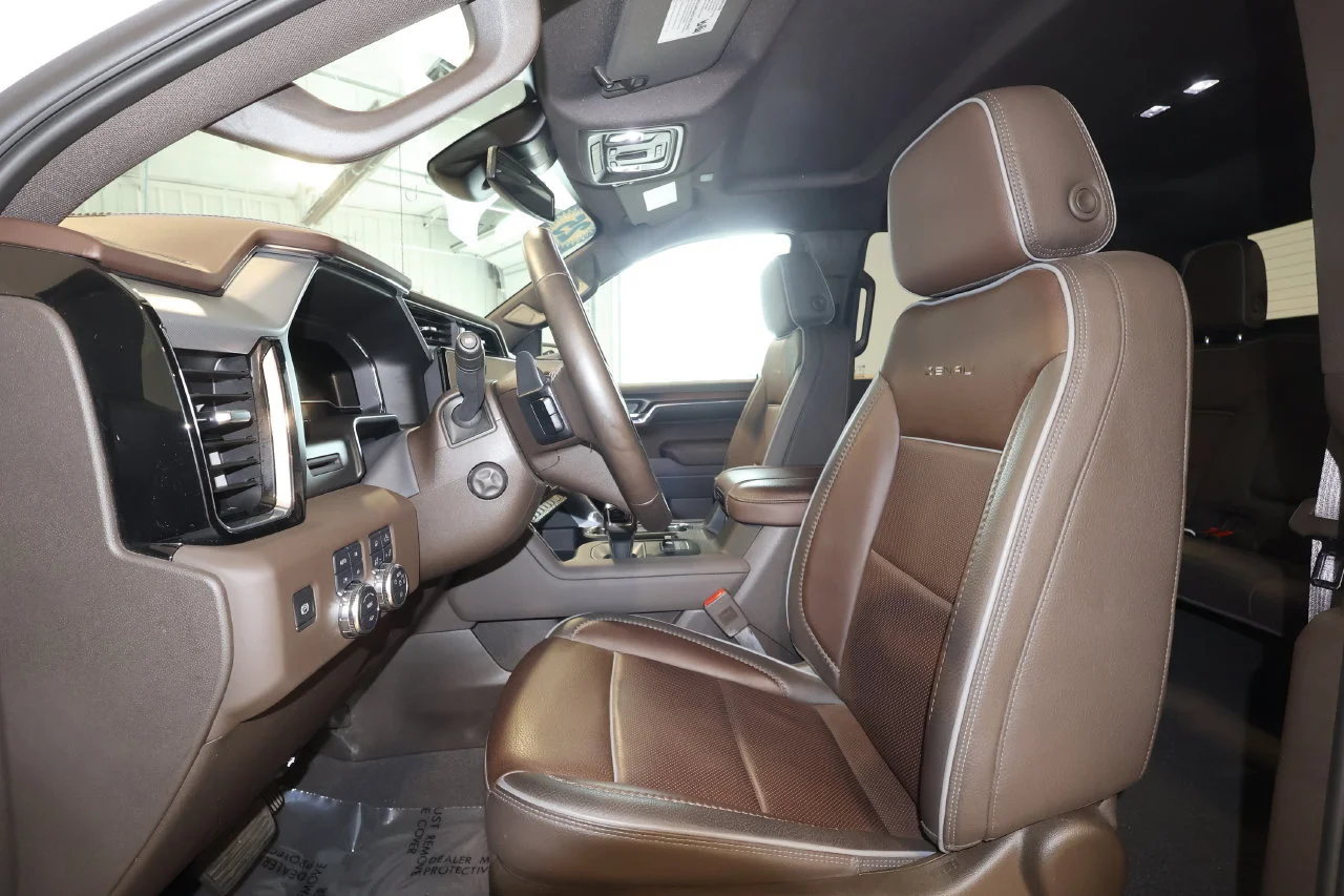 Used 2025 White Frost Tricoat GMC Denali image 24