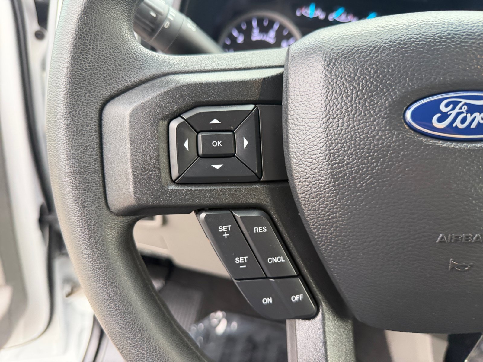 Certified Used 2022 Oxford White Ford XLT image 24