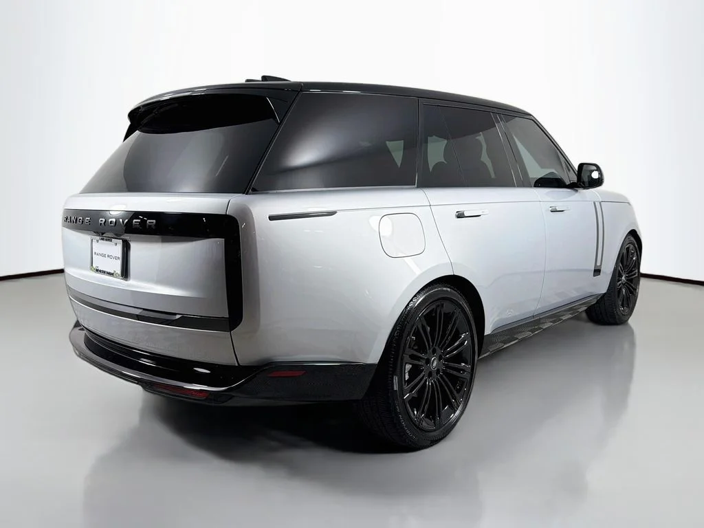 Used 2025 Silver Land Rover SE image 5