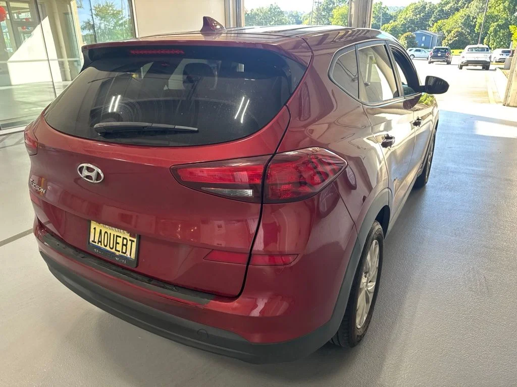 Certified Used 2021 Red Hyundai SE image 3
