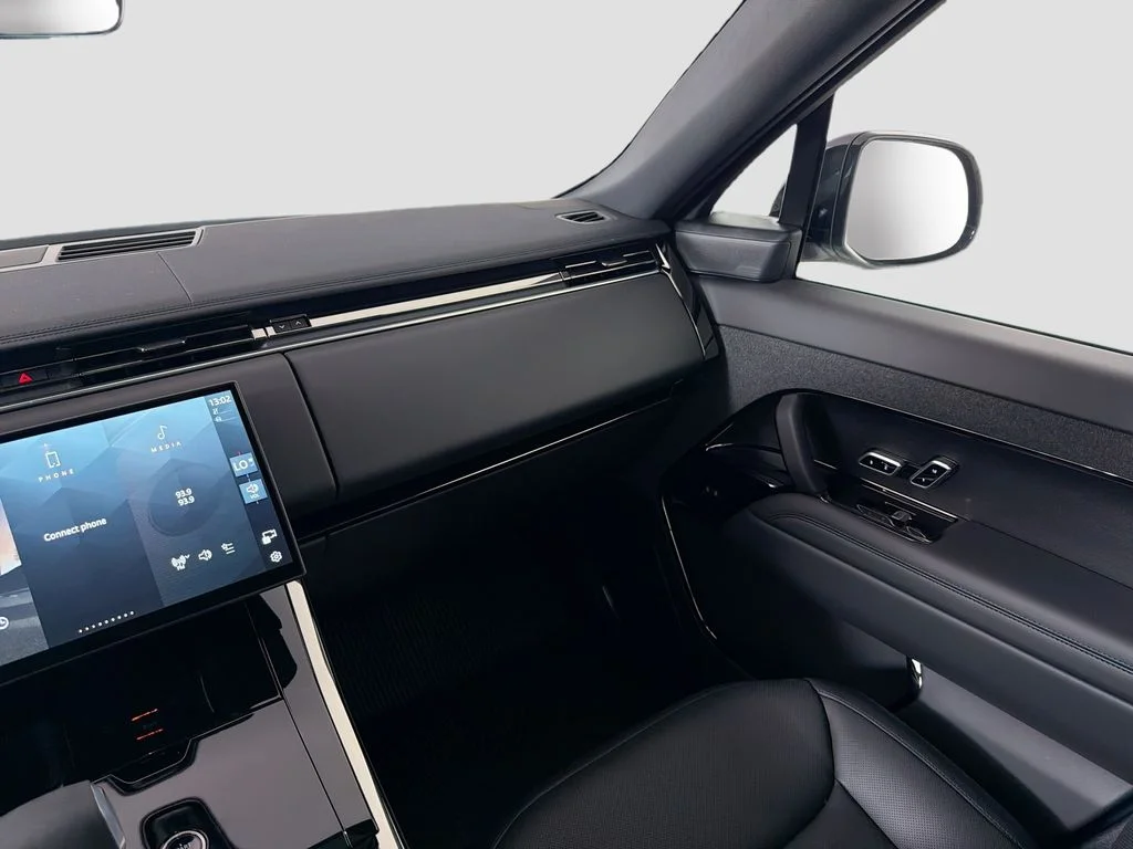 New 2026 Fuji White Land Rover Dynamic SE image 25