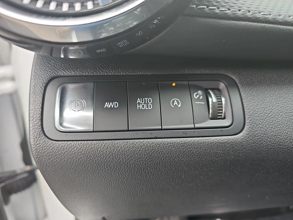 Used 2025 White Chevrolet LT image 25