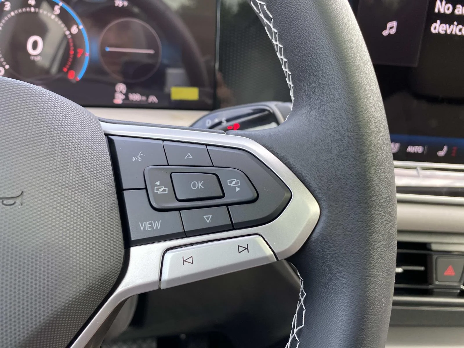 2026 Volkswagen Tiguan SE - Photo 13