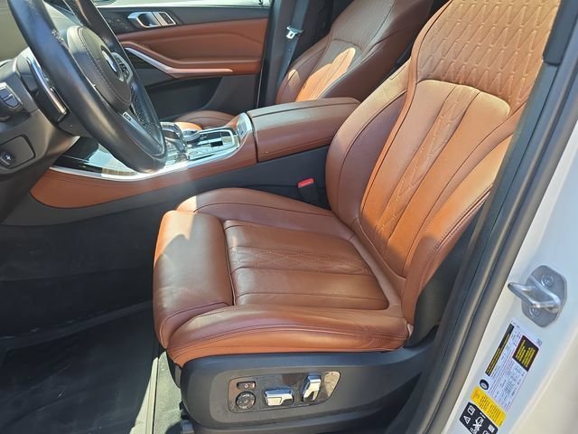 Used 2023 White BMW M50i image 17